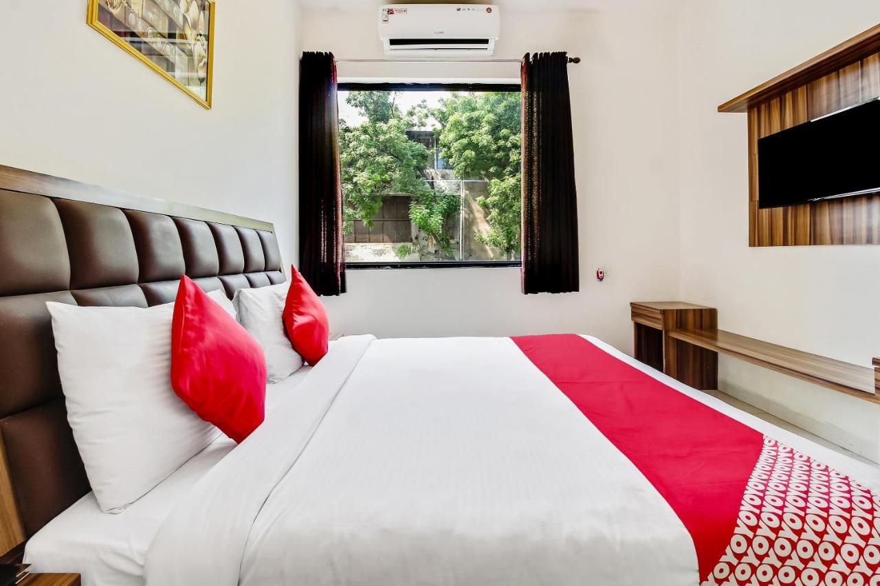Oyo 10213 Hotel Panache Mathura Eksteriør billede