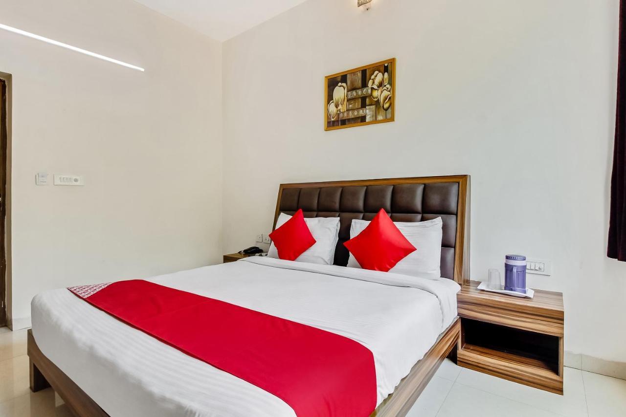 Oyo 10213 Hotel Panache Mathura Eksteriør billede