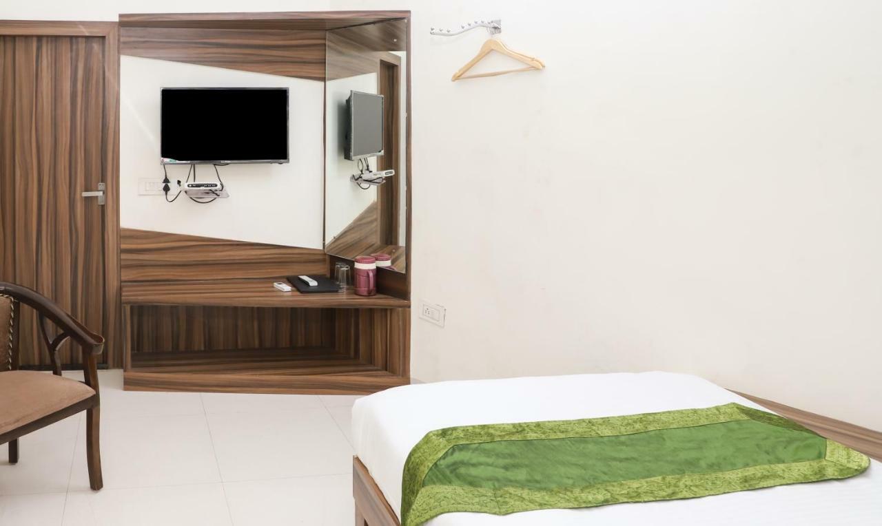 Oyo 10213 Hotel Panache Mathura Eksteriør billede