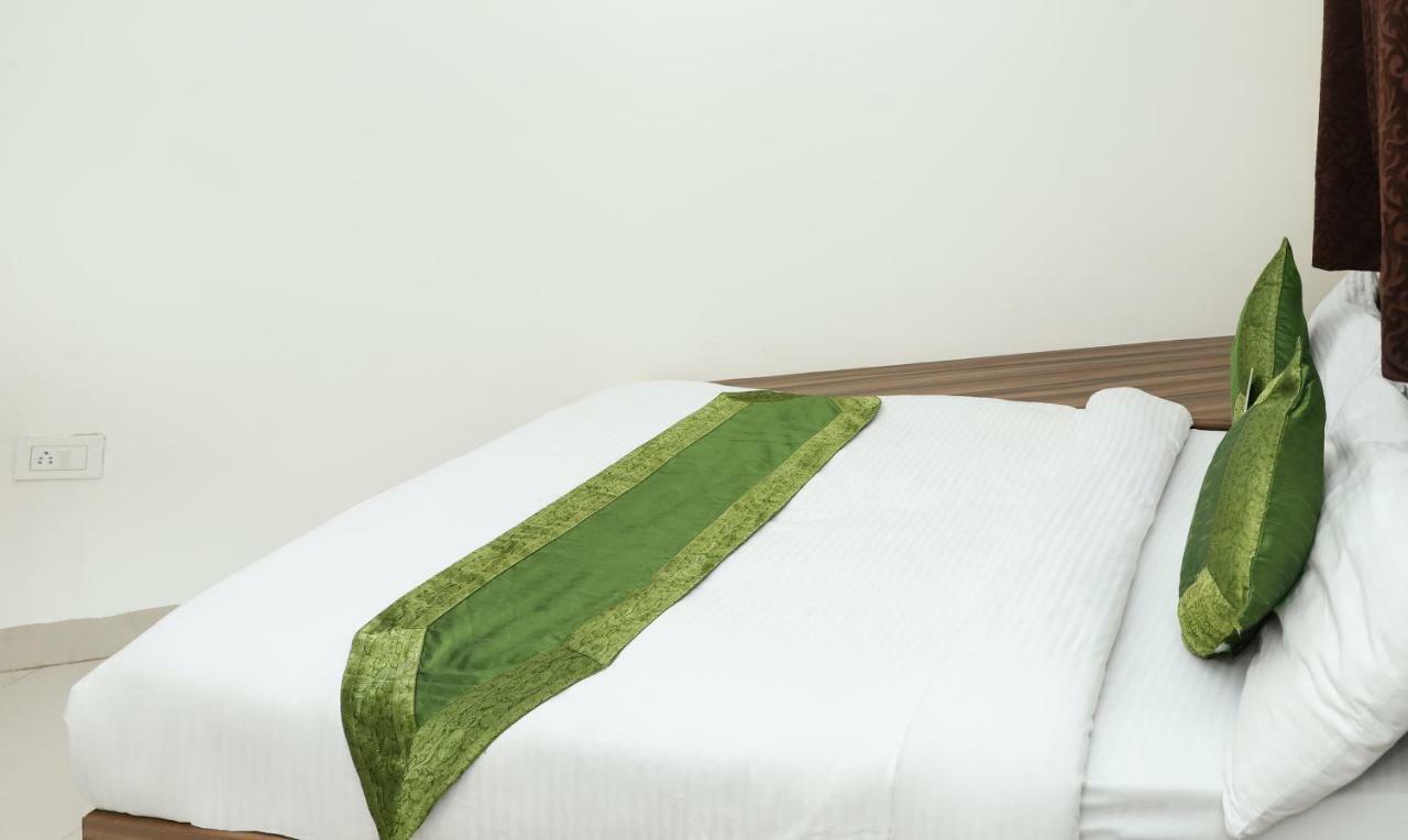 Oyo 10213 Hotel Panache Mathura Eksteriør billede